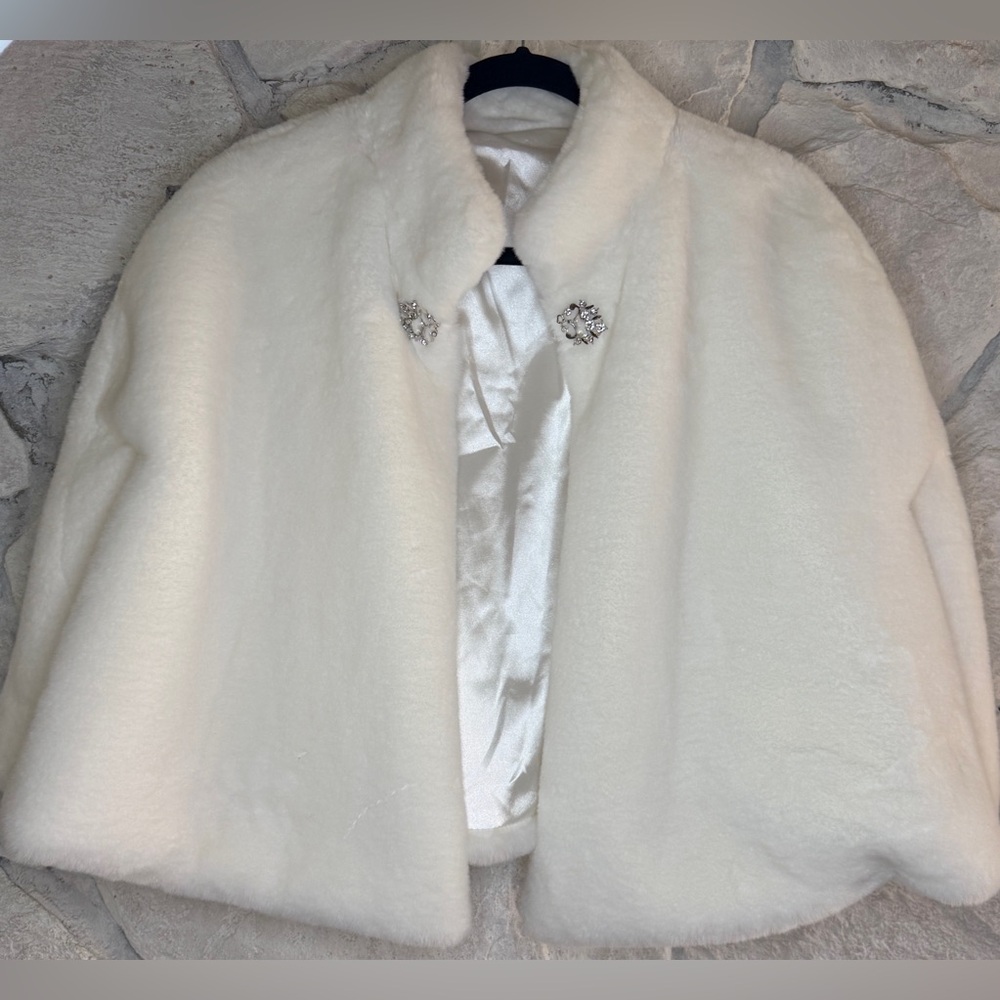 Elegant White Faux Fur Cape with Crystal Buttons